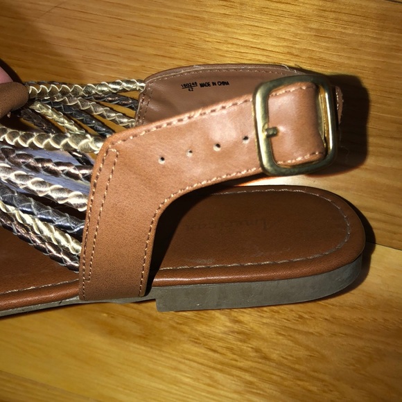 AEO sandals - Picture 2 of 3